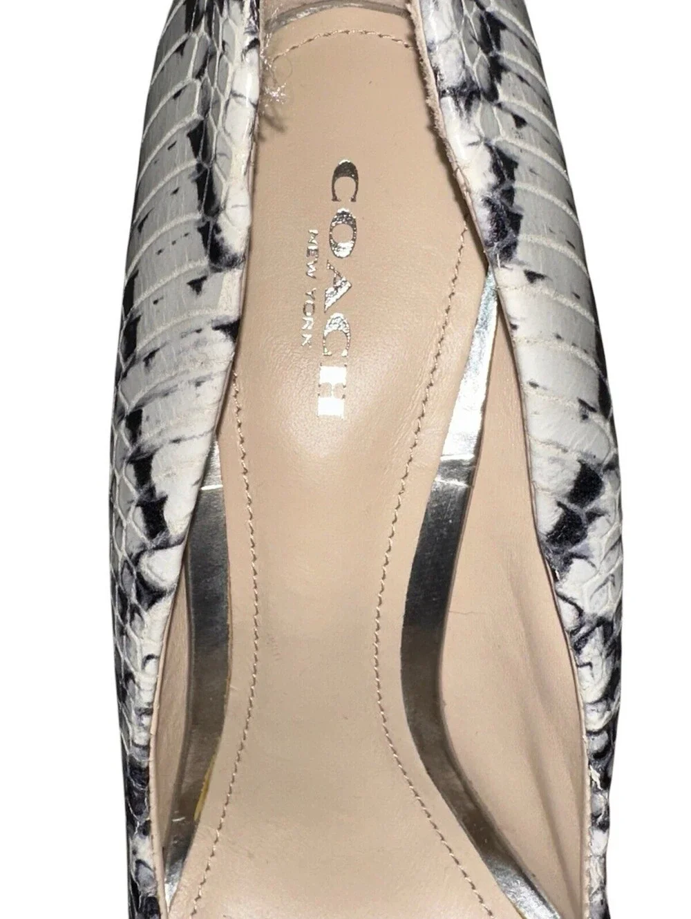 Coach Orchard White & Black Snakeskin Size 8 closed toe wedge heels Excellent